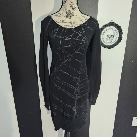 Queen Of Darkness Skull Web Dress - Picture 3 of 7